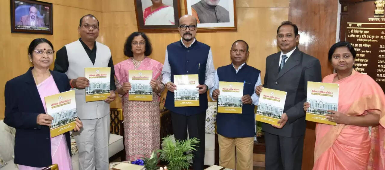 CG News: राज्यपाल डेका से छत्तीसगढ़ लोक सेवा आयोग की अध्यक्ष रीता शांडिल्य ने की मुलाकात, चौबीसवां वार्षिक प्रतिवेदन सौंपा