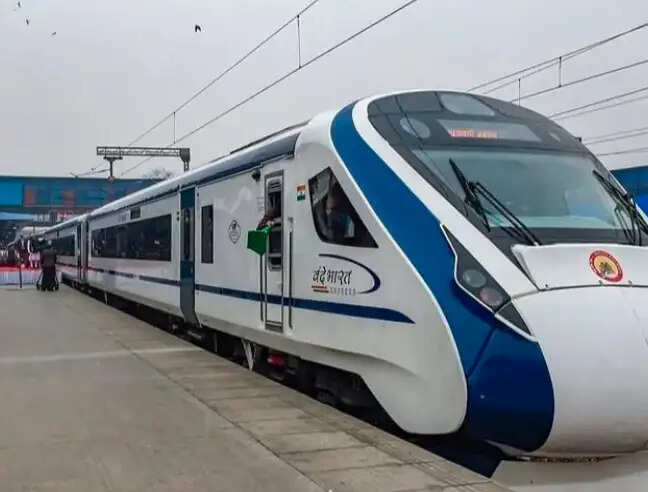 पटना और दिल्ली के बीच यात्रा करने वालों के लिए खुशखबरी, अप्रैल से चल सकती है वंदे भारत ट्रेन