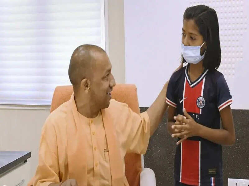 10 वर्षीय काजल 200 किमी दौड़कर पहुंची लखनऊ, CM योगी ने खास उपहार दिया