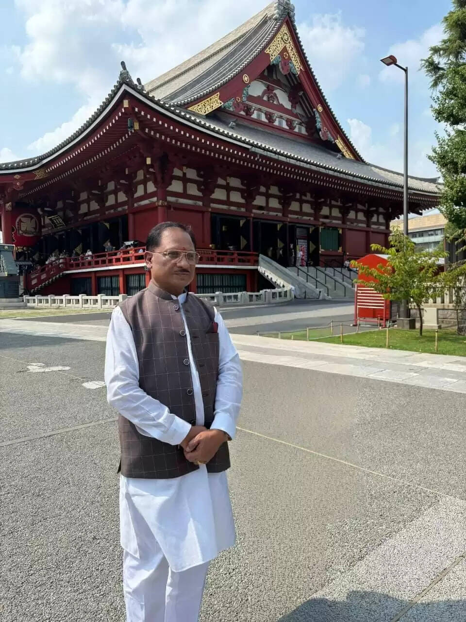 CG News: सीएम साय ने जापान के टोक्यो स्थित ऐतिहासिक असाकुसा मंदिर में की पूजा-अर्चना, प्रदेश की खुशहाली-समृद्धि की कामना की।