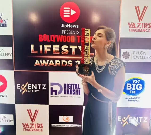 Jyoti Saxena Bags The Most Dazzling Diva Of The Year Award