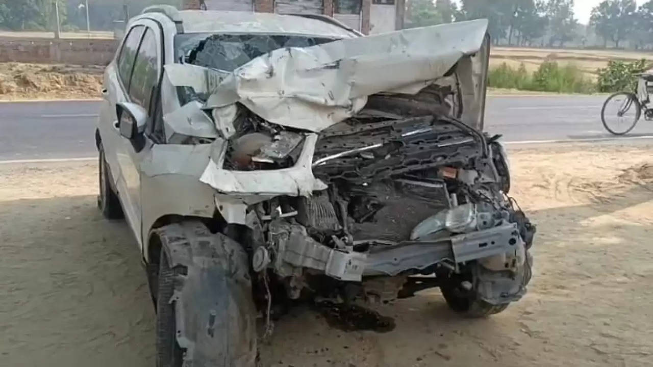 Raebareli News: कार व ट्रेलर की भिड़ंत, 2 युवको की मौत 