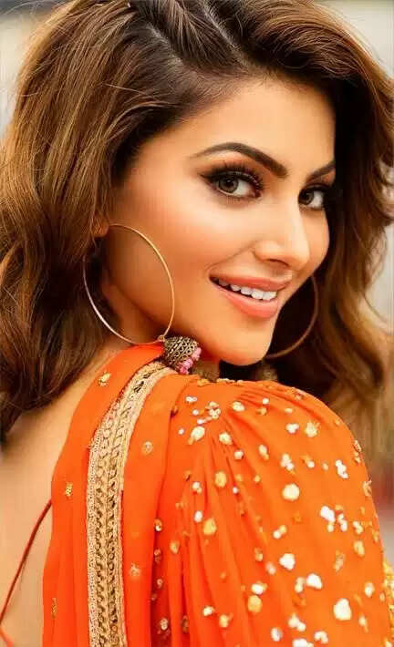 उर्वशी रौतेला ने रतन टाटा के निधन पर शोक व्यक्त किया, उन्हें 'जंगल का शेर' कहकर भावभीनी श्रद्धांजलि दी!