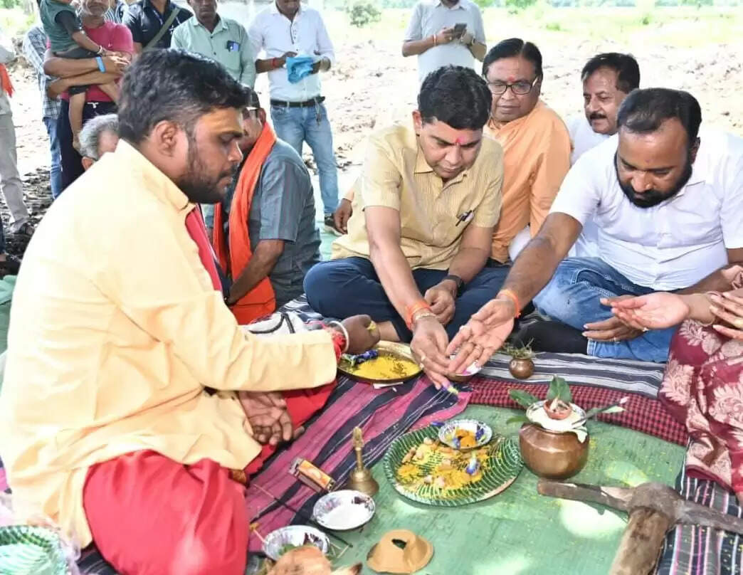 CG News: महिलाओं के सशक्तिकरण का नया युग: महतारी सदन बनेगा परिवर्तन का केंद्र- राजस्व मंत्री टंक राम वर्मा