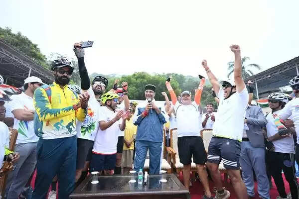 मंत्री विश्वास कैलाश सारंग के नेतृत्व में निकली 5 किमी लंबी फिट इंडिया साइकिल रैली