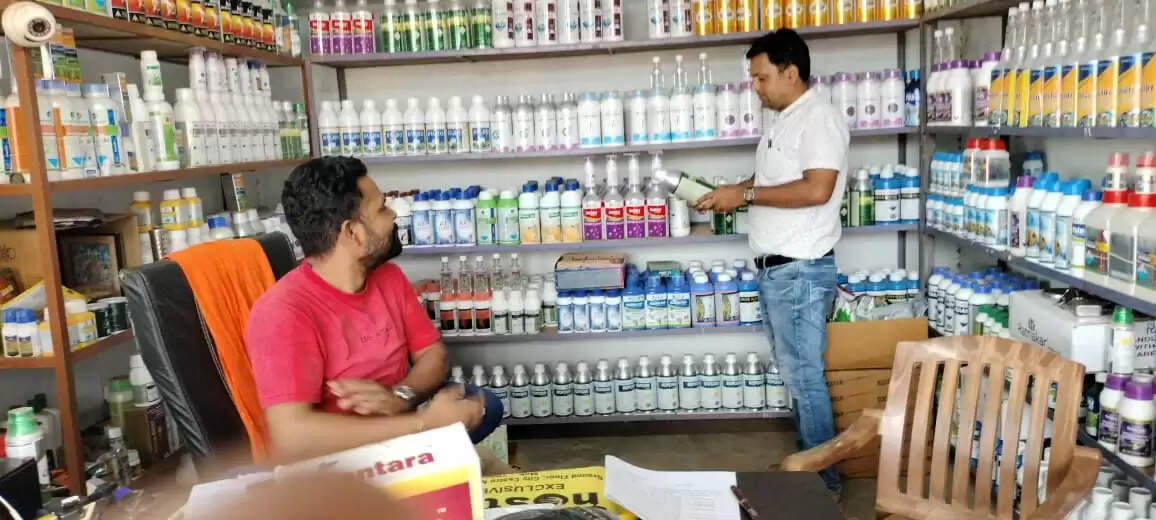 Balodabazar News: अनियमितता पाए जाने पर 5 कृषि सेवा केंद्रों को कारण बताओ नोटिस जारी