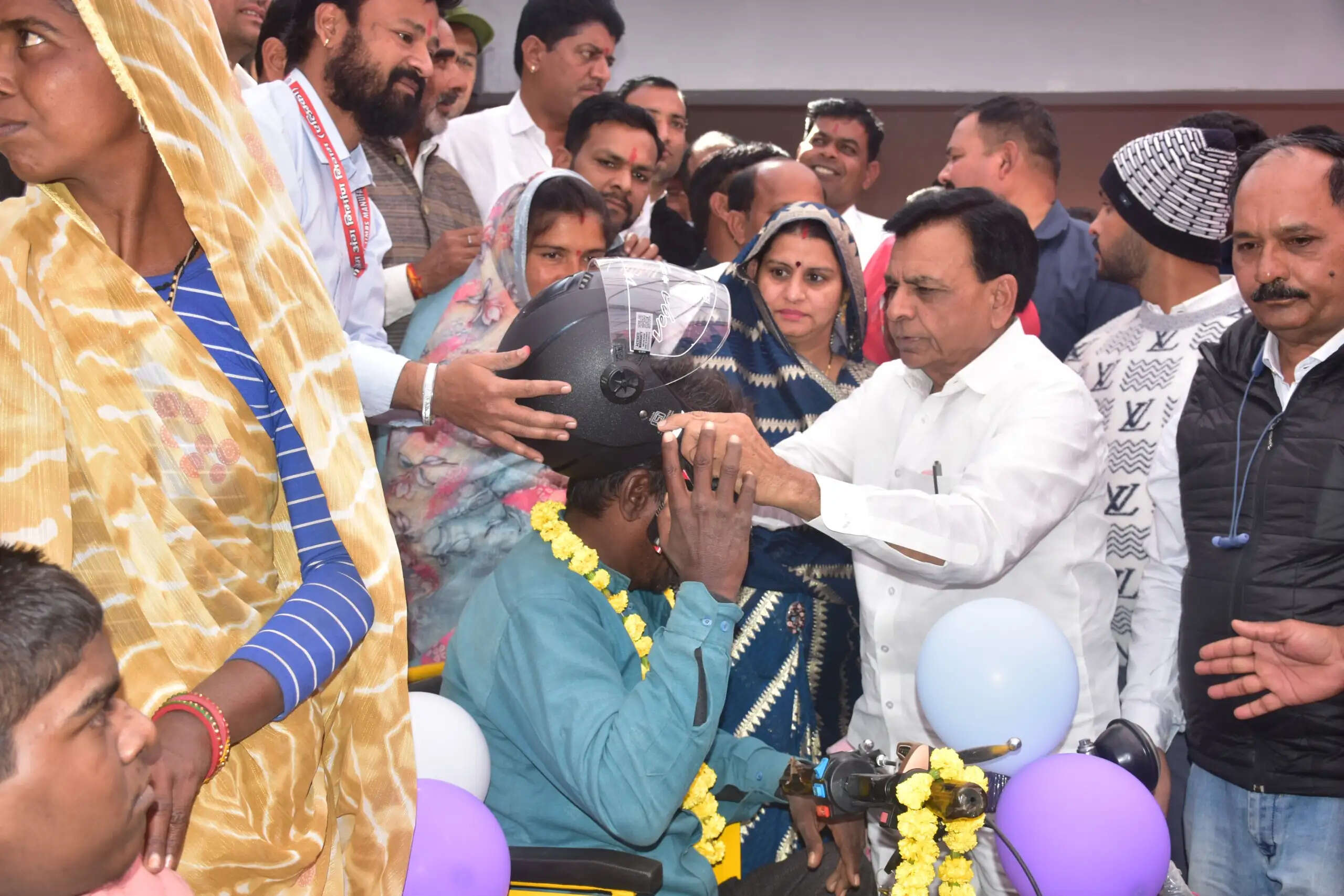 उप मुख्यमंत्री देवड़ा ने मल्हारगढ़ में रोजगार, स्वरोजगार एवं अप्रेन्टिसशिप मेला का शुभारंभ किया।