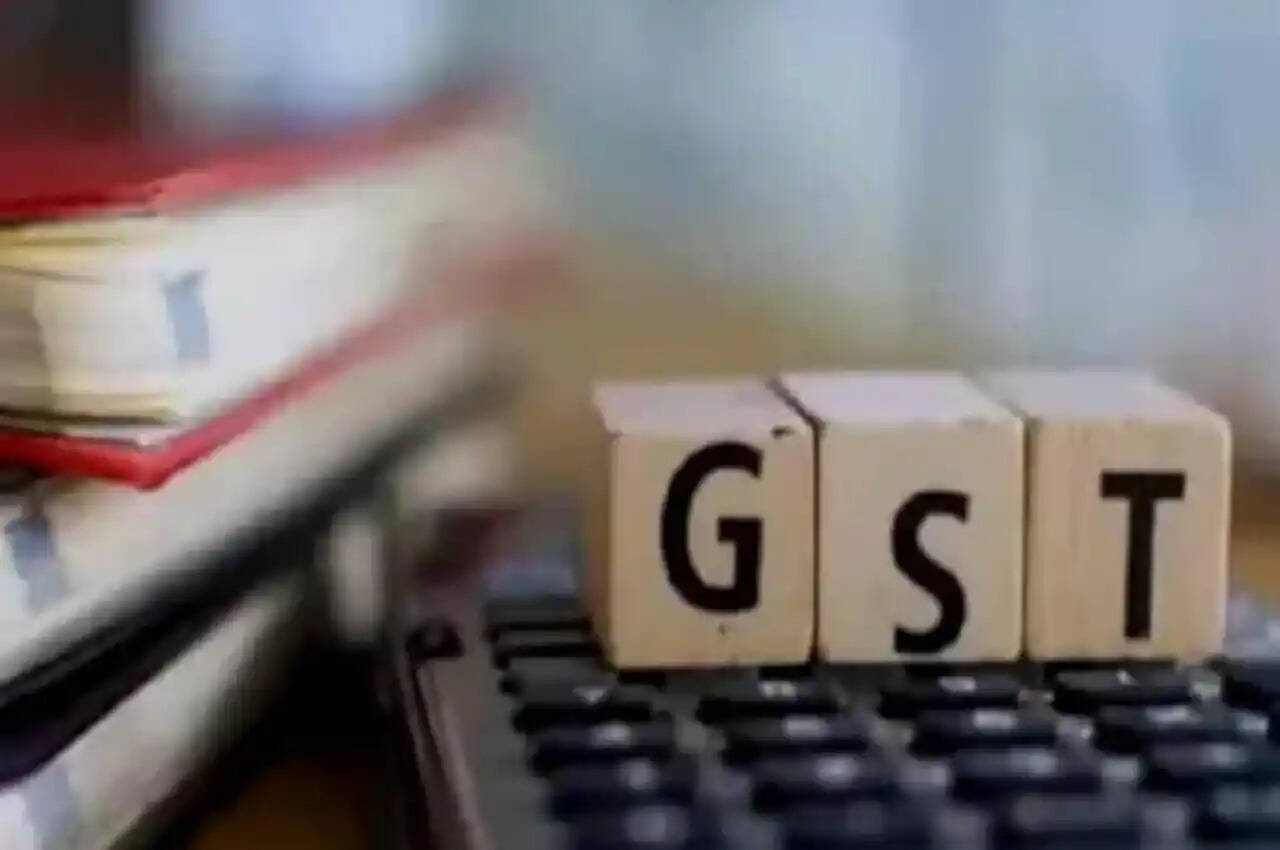 टैक्स की दरें घटाने पर हो सकता है बड़ा फैसला, GST काउंसिल की बैठक कल