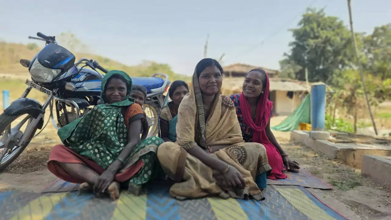 CG News: पहाड़ी कोरवा महिलाओं को सरकार की योजनाओं से मिला आत्मनिर्भरता का नया आयाम