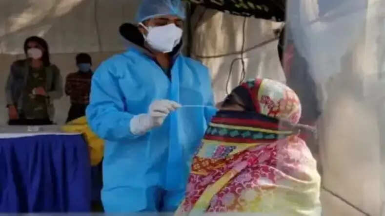 भारत में&nbsp;बीते 24 घंटों में कोरोना से 2 की मौत, 4000 के पार पहुंचे सक्रिय मामले