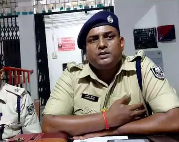 Bihar News: बेगूसराय में शराब तस्कर और पुलिस के गठजोड़ का खुलासा, 3 पुलिसकर्मी 4 तस्करों के साथ गिरफ्तार