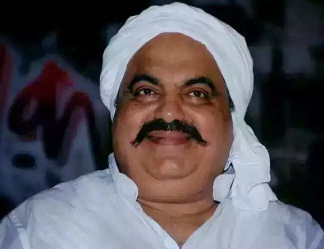 Atique Ahmed: माफिया अतीक बोला- बर्बाद हो गया, झांसी पुलिस लाइन पहुंचा काफिला