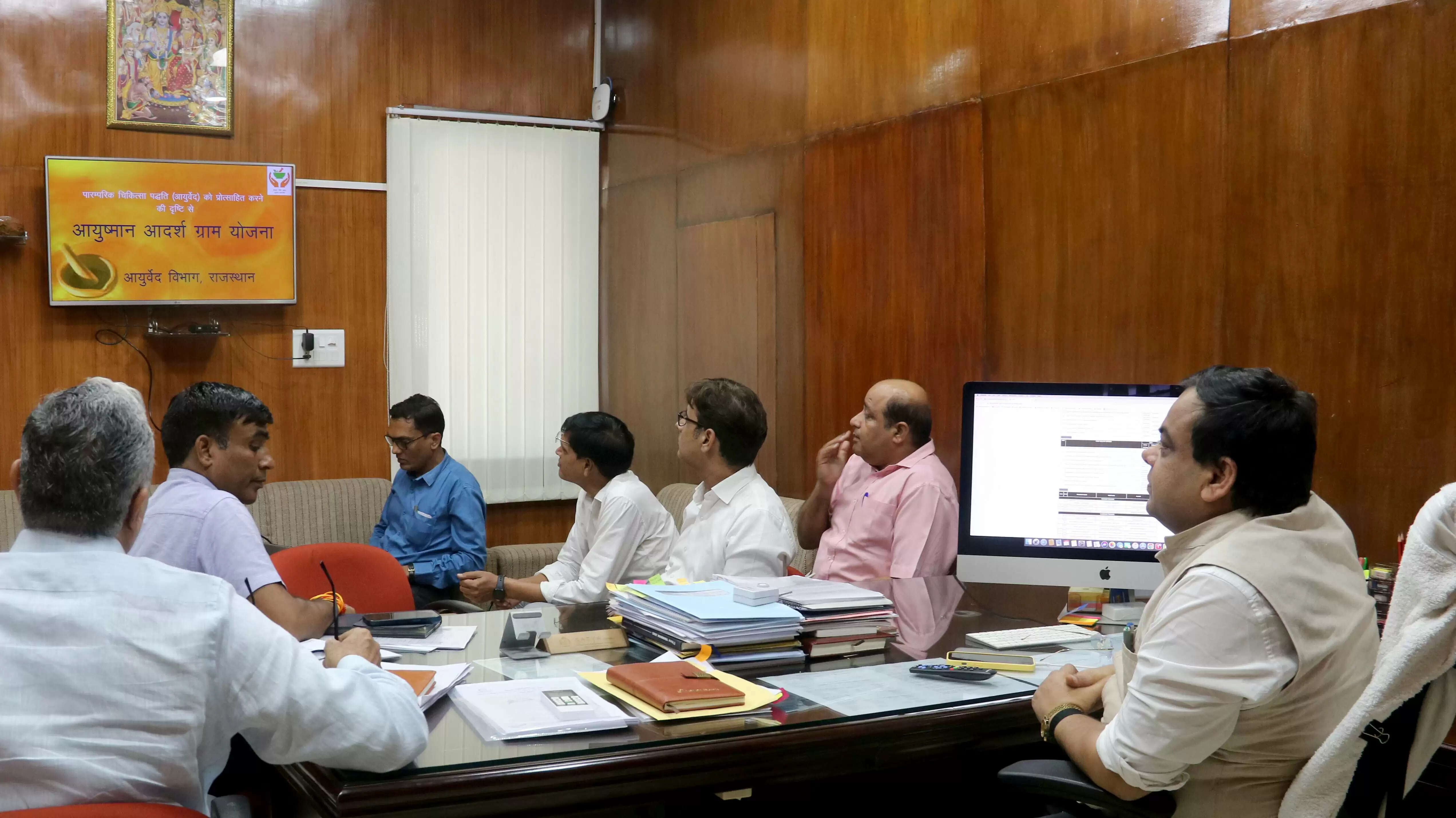 जयपुर में आयुष्मान आदर्श ग्राम योजना की राज्य स्तरीय समीक्षा बैठक, पारंपरिक आयुष चिकित्सा से स्वास्थ्य सुधार की पहल
