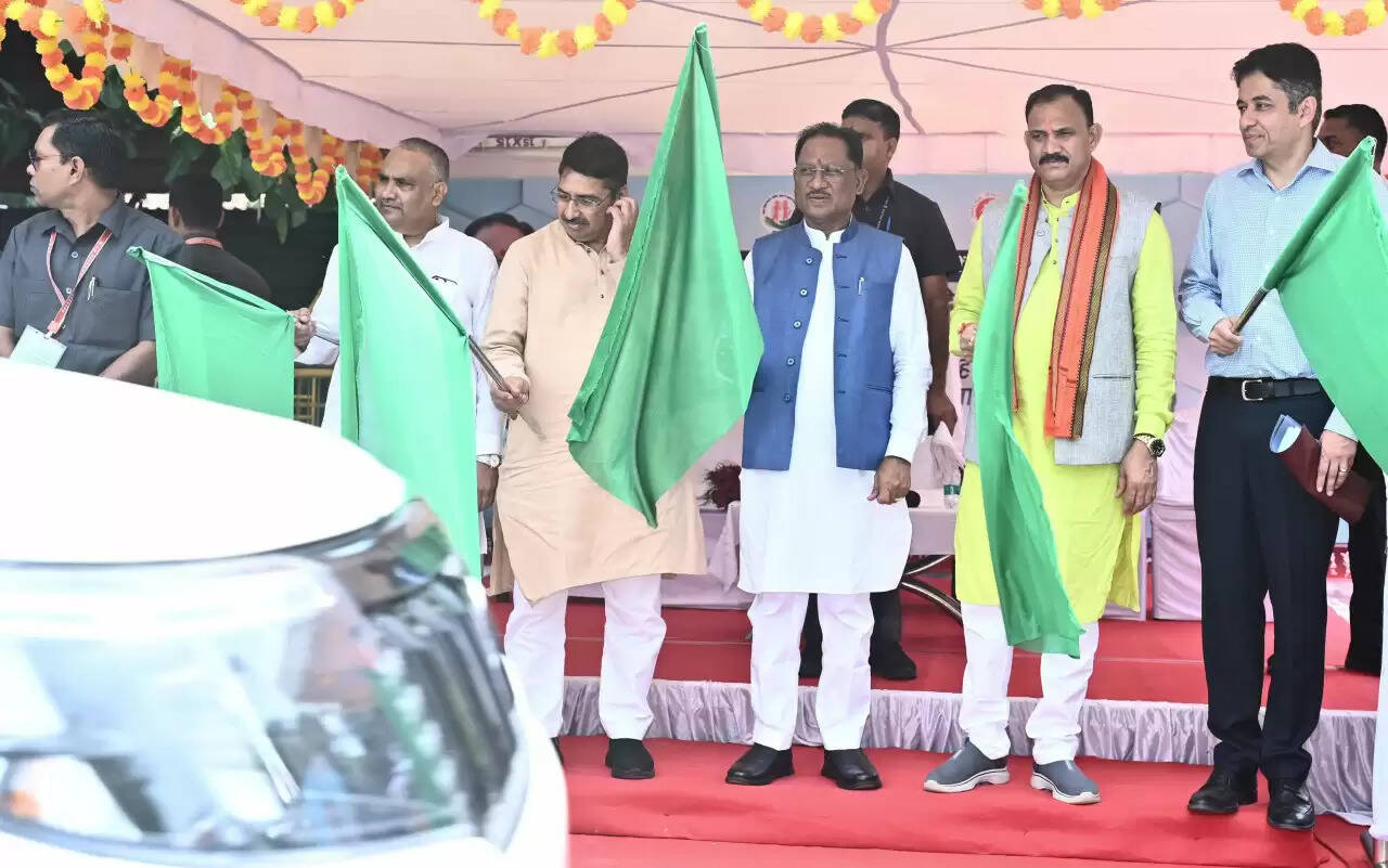 छत्तीसगढ़ की स्वास्थ्य व्यवस्था को सशक्त और सुलभ बनाने की दिशा में जुड़ा नया अध्याय: सीएम ने मैदानी स्वास्थ्य अमले के लिए 151 नए वाहनों को दिखाई हरी झंडी