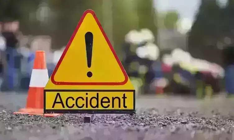 Bihar News: सारण में अनियंत्रित ट्रक घर में घुसा महिला की मौत, पति गंभीर रूप से जख्मी
