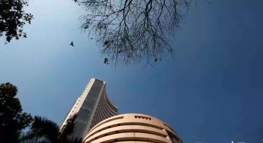 शेयर बाजार में भारी गिरावट, सेंसेक्स 826 अंक नीचे, निफ्टी 250 अंक फिसला