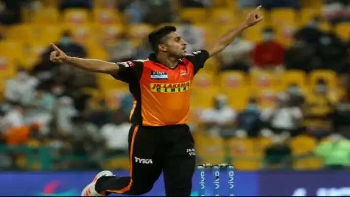 T-20 विश्व कप के लिए UAE में रुकेंगे IPL-14 के सबसे तेज गेंदबाज&nbsp;