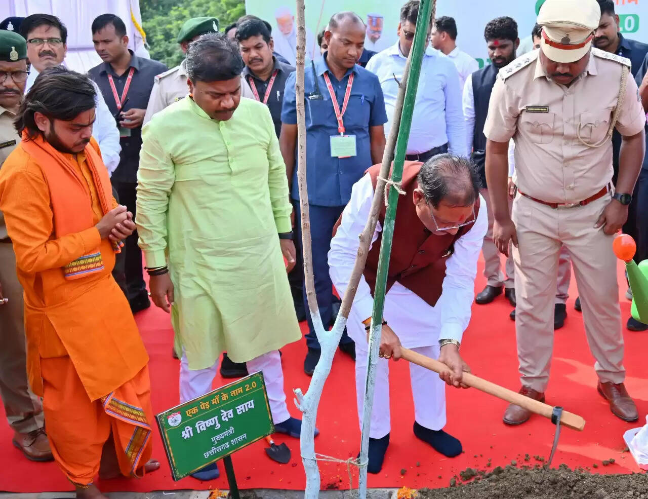CG News: मुख्यमंत्री साय ने नवीन विधानसभा परिसर में किया पौधरोपण