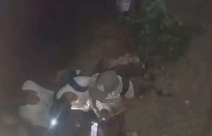 Bihar News: पटना में टला एक बड़ा रेल हादसा, मेमू ट्रेन की बोगी में फंसी बाइक, यात्रियों में मचा हड़कंप