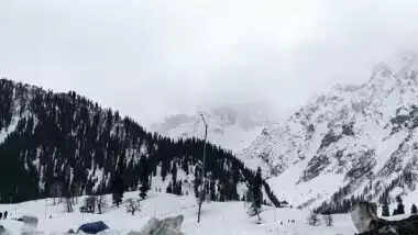 Jammu and Kashmir : जम्मू-कश्मीर में शीत लहर जारी, श्रीनगर में तापमान शून्य से नीचे
