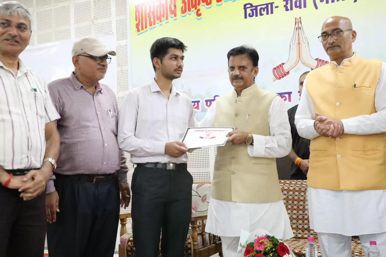 डिप्टी सीएम राजेन्द्र शुक्ल ने रीवा में होनहार छात्रों को भेंट की नि:शुल्क स्कूटी, समारोह में 177 विद्यार्थियों को किया लाभान्वित 
