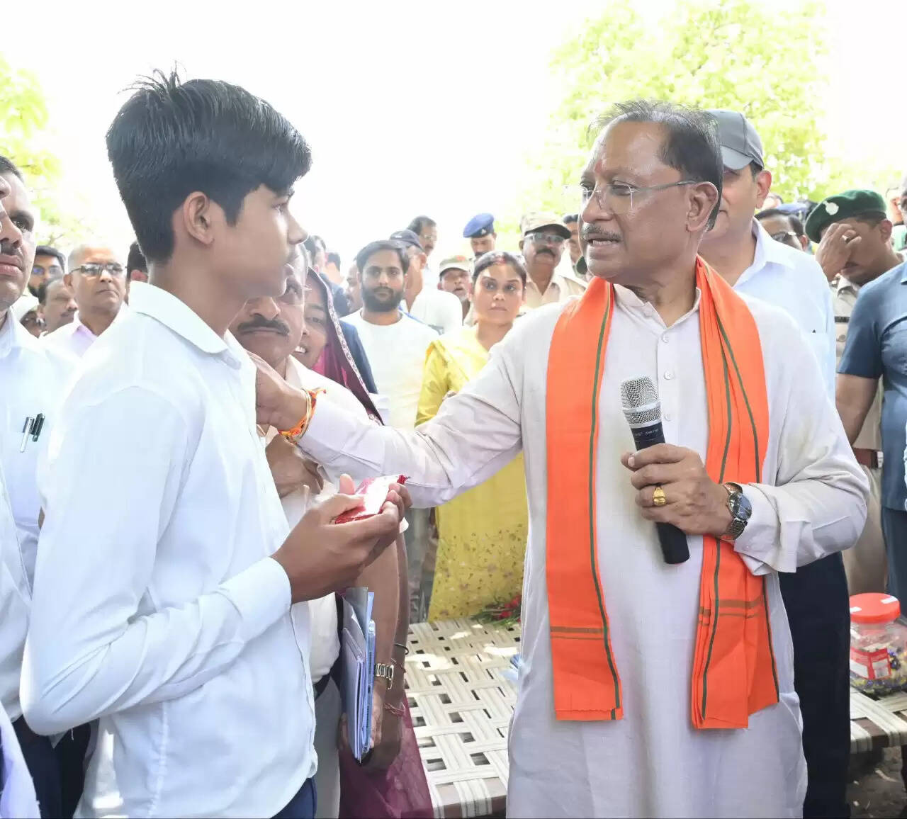 CG News: बैगा समुदाय की बिटिया कंगना बैगा ने हाई स्कूल में किया टॉप, सीएम से की मुलाकात