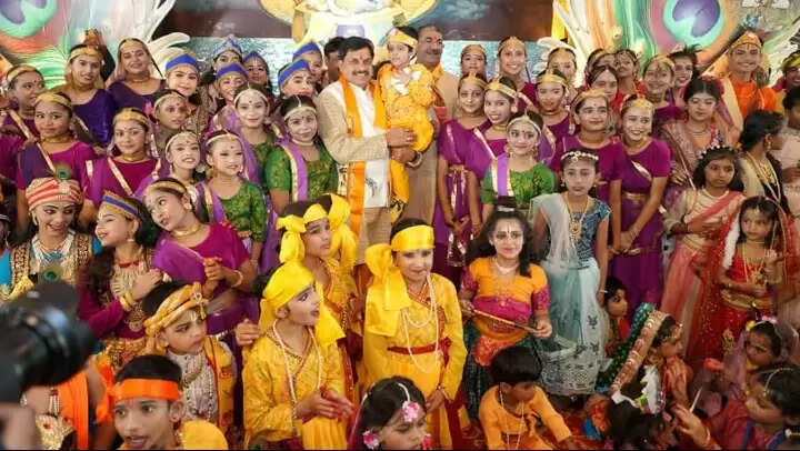 MP News: मुख्यमंत्री निवास पर हुआ श्रीकृष्ण जन्मोत्सव का भव्य समारोह