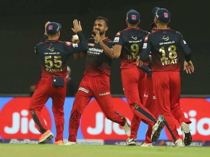 आकाश दीप के जाल में बुरे फंसे वेंकटेश अय्यर, वीडियो में देखें कैसे सस्ते में गंवा बैठे विकेट