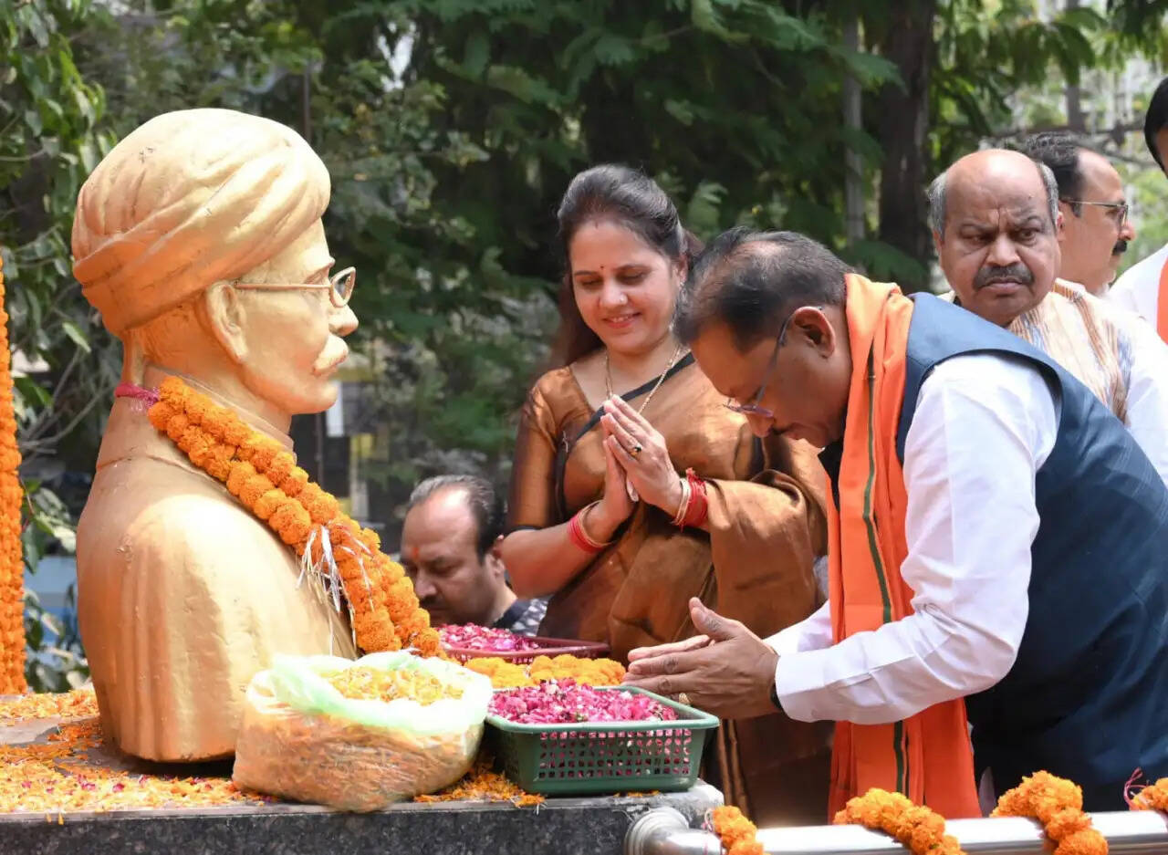 CG News: मुख्यमंत्री विष्णु देव साय ने स्वतंत्रता संग्राम सेनानी मधुसूदन दास की प्रतिमा पर किया माल्यार्पण