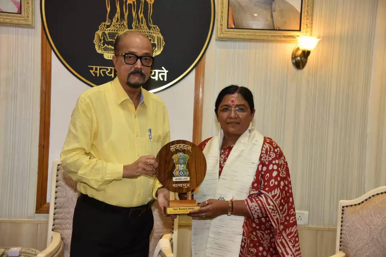 CG News: राज्यपाल से केंद्रीय महिला एवं बाल विकास राज्य मंत्री सावित्री ठाकुर ने की सौजन्य भेंट