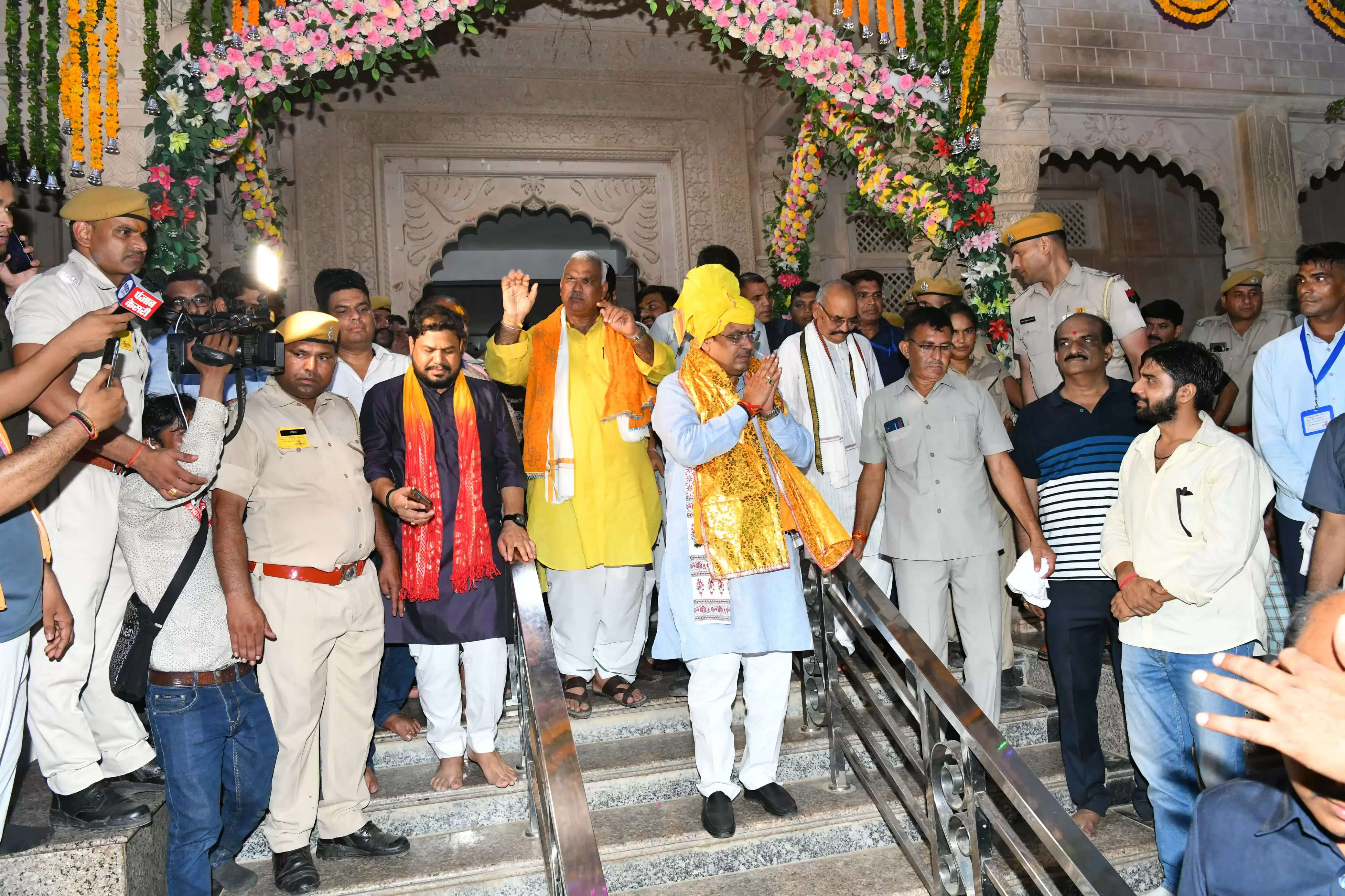 CM भजनलाल शर्मा ने श्रीनाथ जी मंदिर में किए दर्शन, प्रदेश की सुख-समृद्धि और खुशहाली की कामना की