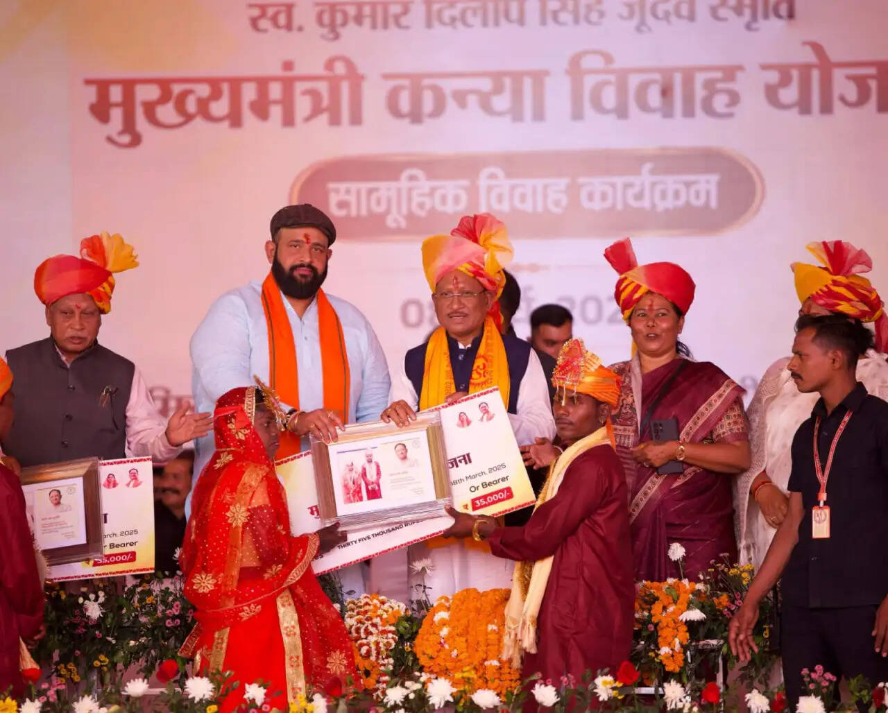 CG News: मुख्यमंत्री साय ने जशपुर जिले में सामूहिक कन्या विवाह कार्यक्रम में शामिल होकर 353 नवविवाहित जोड़ों को दिया आशीर्वाद