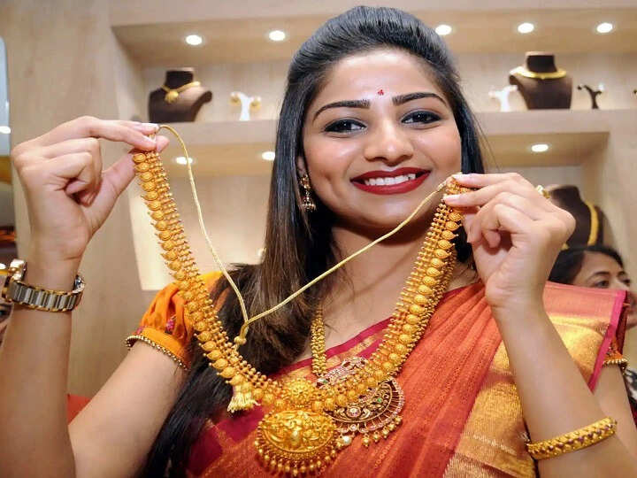 सोने की कीमतों में जबरदस्त उछाल, 1200 रुपये हुआ महंगा, जल्द 60,000 पहुंचेगा 10 ग्राम का भाव!