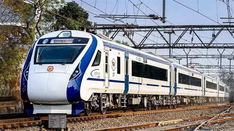वंदे भारत एक्सप्रेस ट्रेन का लुत्फ उठाकर दिल्ली से भोपाल जाने वाले यात्रियों के लिए एक खुशखबरी ,मात्र 7.45 घंटे में तय होगा 708 किमी का सफर