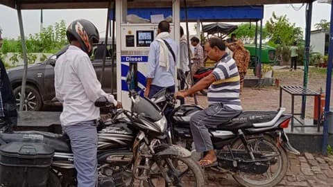 पेट्रोल-डीजल के नए रेट जारी, दिल्ली में पेट्रोल 18 रुपये सस्ता है परभणी से