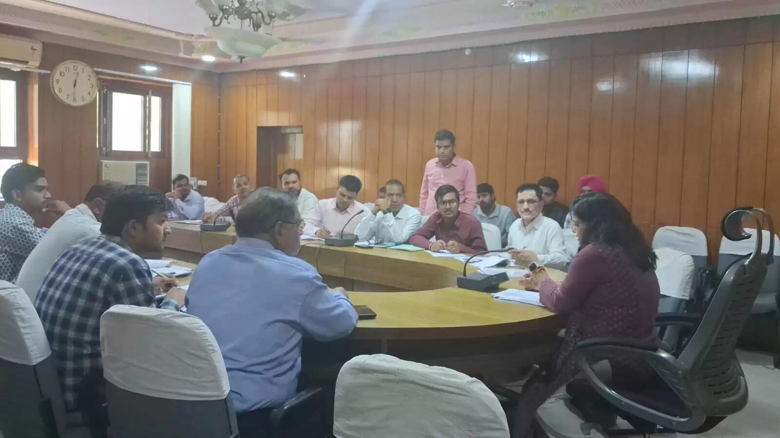 Chittorgarh News: साप्ताहिक समीक्षा बैठक में निर्बाध बिजली आपूर्ति एवं पेयजल पर विस्तृत चर्चा