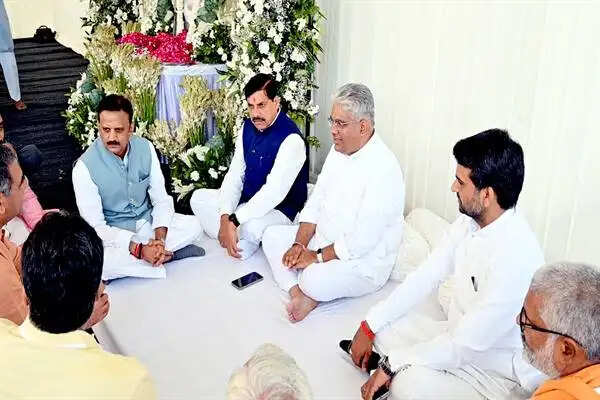 CM मोहन यादव ने केंद्रीय मंत्री भूपेंद्र यादव के पिता के निधन पर दी श्रद्धांजलि