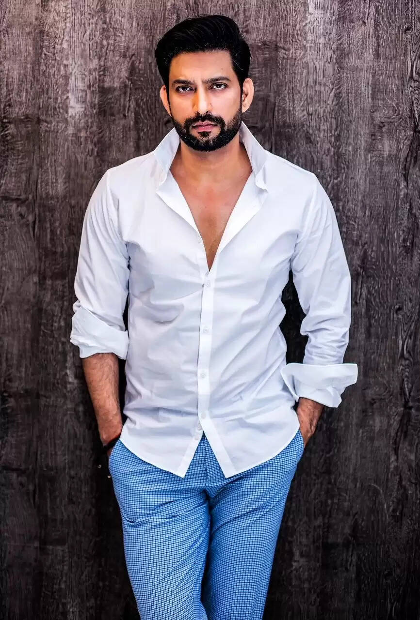 Television Actor Aadesh Chaudhary on Social Media, Phone Addiction, and Maintaining Balance in Life