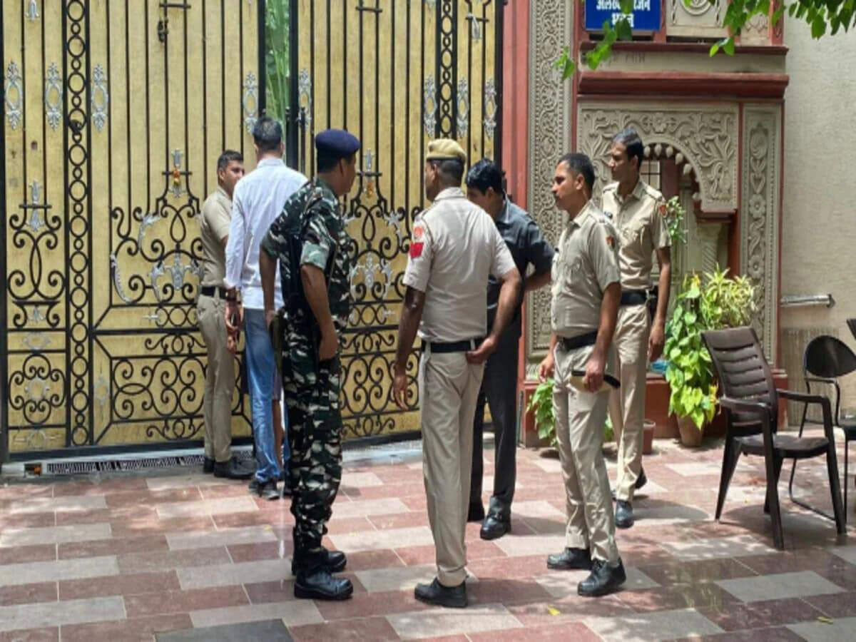 LUX कंपनी के पश्चिम बंगाल, तमिलनाडु और नई दिल्ली स्थित ठिकानों पर IT की छापेमारी