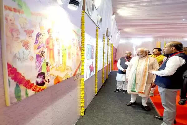 PM मोदी ने किया लोकमाता देवी अहिल्याबाई पर केंद्रित प्रदर्शनी का अवलोकन