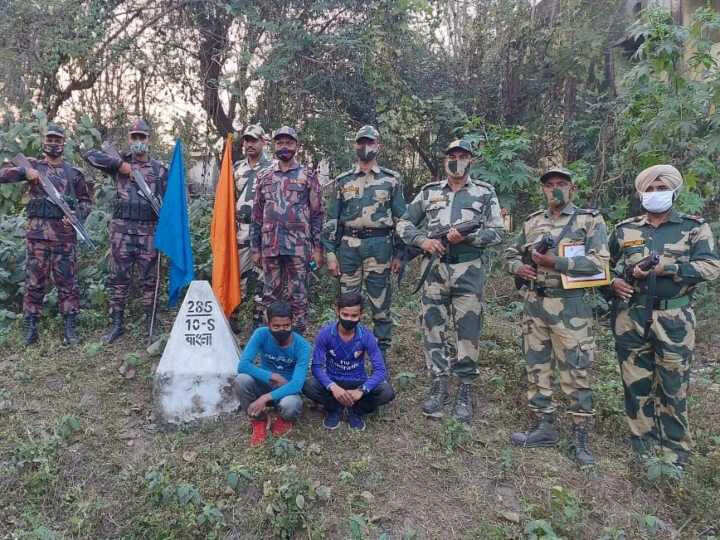 सीमा सुरक्षा बल ने दो बांग्लादेशी नागरिकों को किया गिरफ्तार, बॉर्डर गार्ड को सौंपा