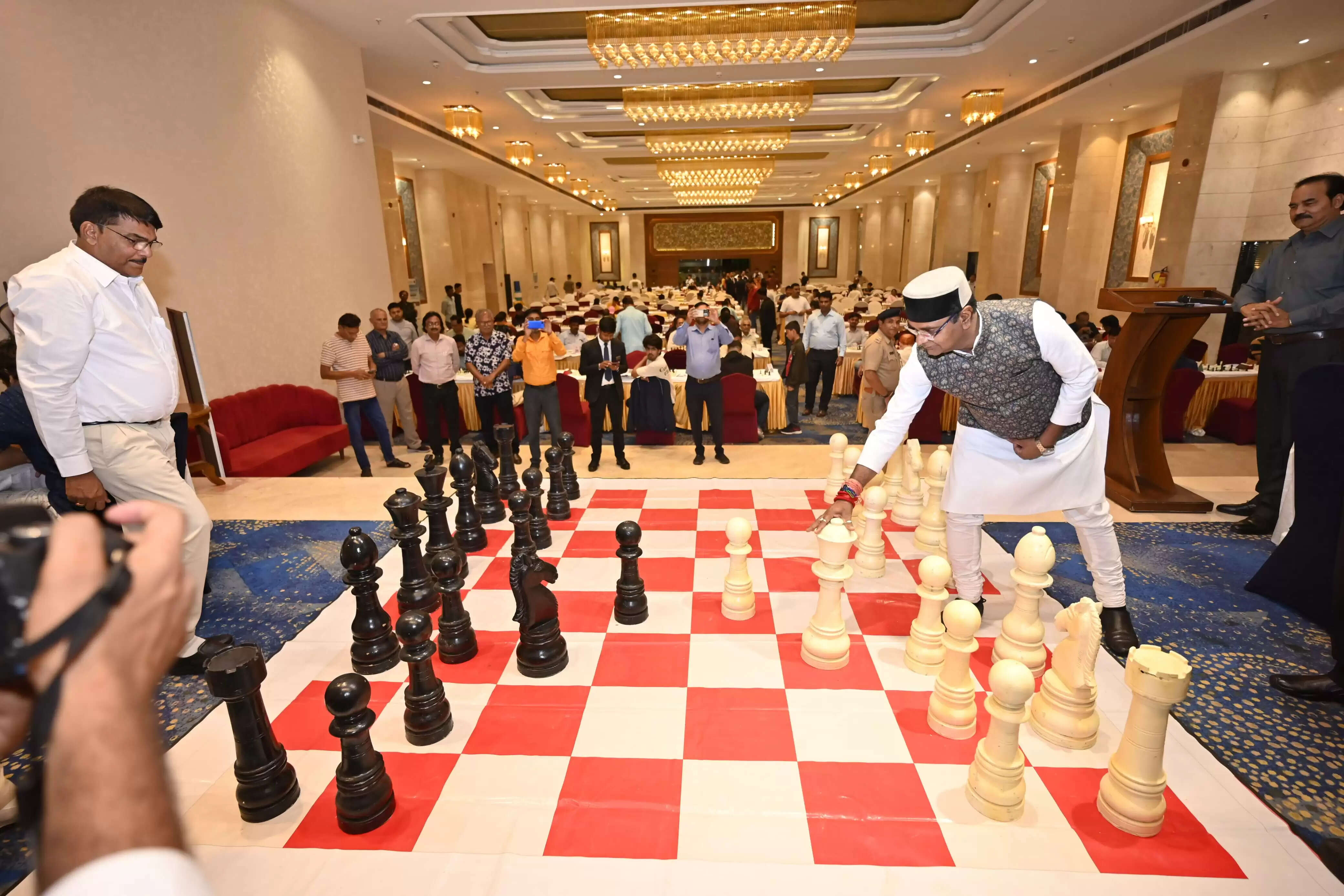 MP News: खेल मंत्री विश्वास कैलाश सारंग ने किया राज्य सीनियर फिडे रेटेड चेस चैंपियनशिप का शुभारंभ