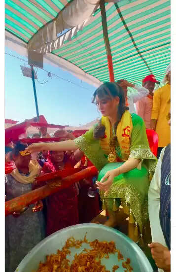 Breaking: Urvashi Rautela feeds more than poor hungry people, wins the hearts of netizens all over!