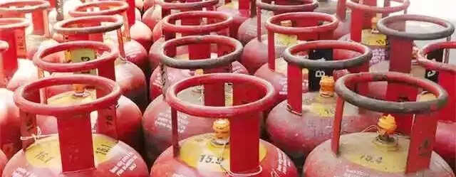 जून के पहले दिन LPG ग्राहकों को मिली राहत, 136 रुपये सस्ता हुआ सिलेंडर&nbsp;