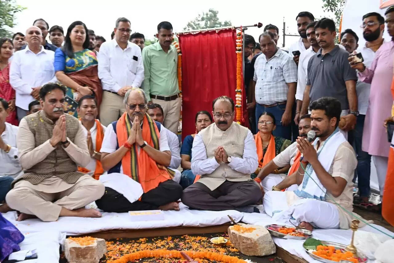 CG News: दीक्षा नगर और 13 बस्तियों को मिलेगी जल राहत: डिप्टी सीएम साव ने 19.60 करोड़ की पेयजल परियोजना का किया भूमिपूजन