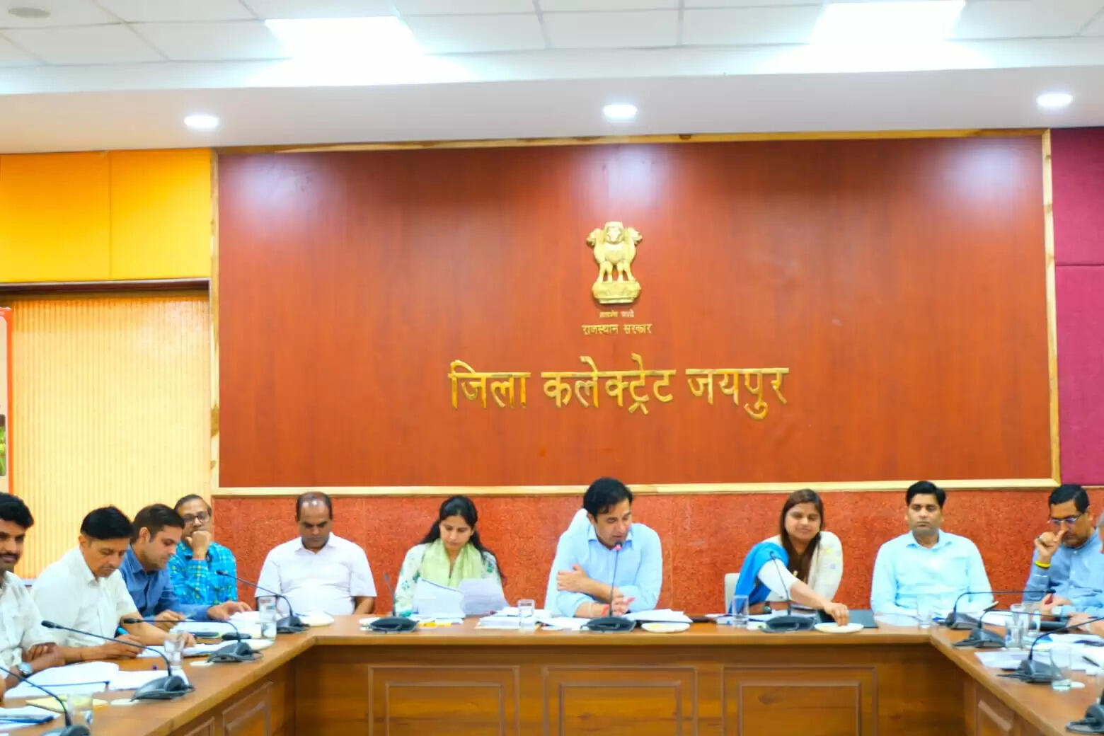 Jaipur News: जिला कलक्टर जितेंद्र कुमार सोनी ने समीक्षा बैठक में विभिन्न विभागों के अधिकारियों को वर्षा जनित परिस्थितियों से उत्पन्न समस्याओं के त्वरित समाधान के दिए निर्देश।