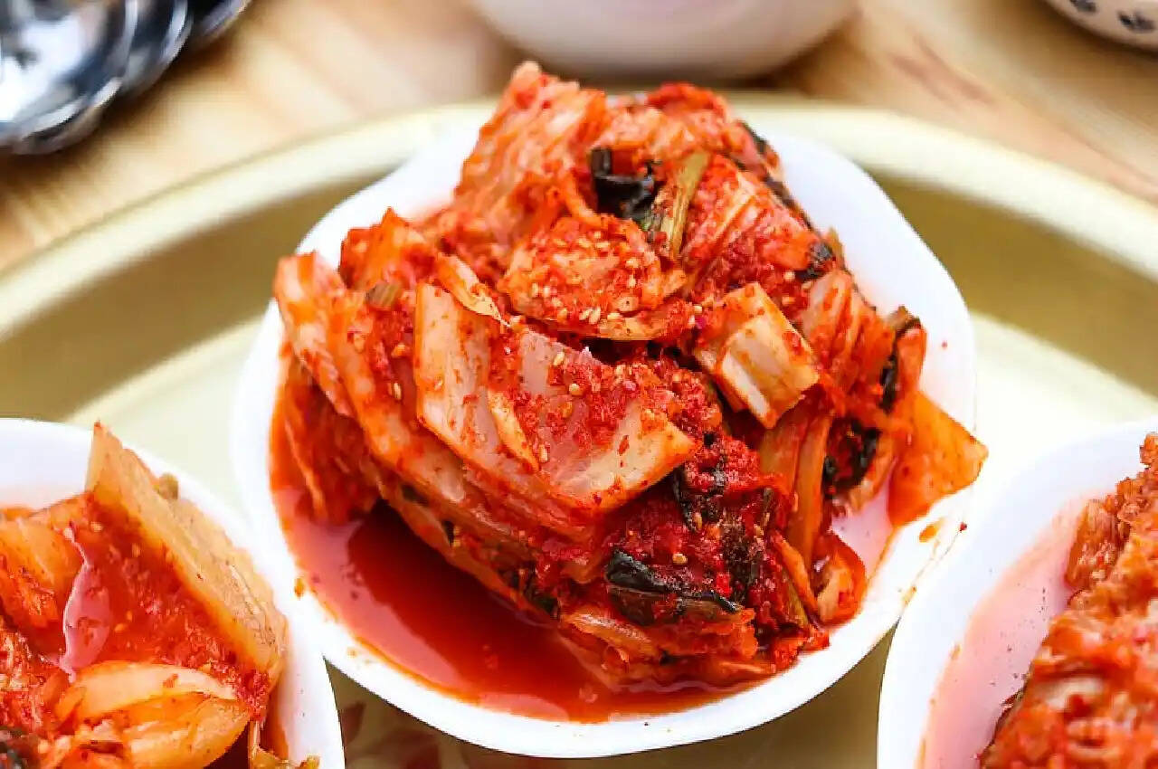 Cabbage Kimchi Recipe: वीकेंड पर बनाएं Korean की फेमस पत्तागोभी किमची, स्वाद और सेहत का मिलेगा डबल डोज