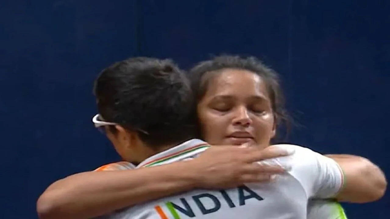 Saurav Ghoshalऔर Dipika Pallikal की जोड़ी ने Indian को दिलाया एक और Bronze Medal