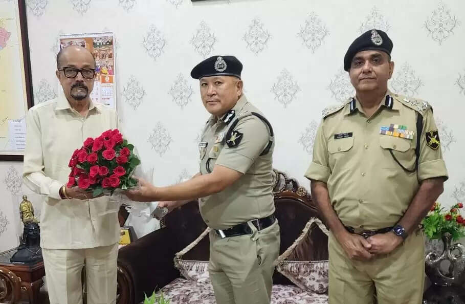 CG News: राज्यपाल डेका से सीमा सुरक्षा बल के अतिरिक्त महानिदेशक ने की भेंट