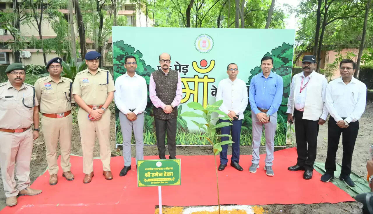 CG News: राज्यपाल डेका ने ‘एक पेड़ माँ के नाम’ अभियान के तहत किया पौधारोपण, पर्यावरण संरक्षण का दिया संदेश